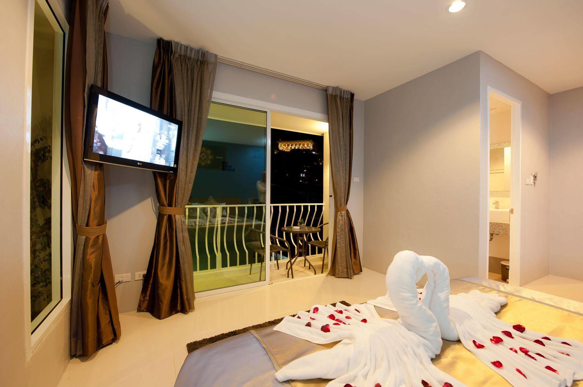 Rama Kata Beach Hotel Екстериор снимка